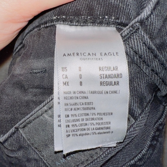 American Eagle AE Black Wash Denim High Rise Mom Straight Jean size 0 - Picture 6 of 7